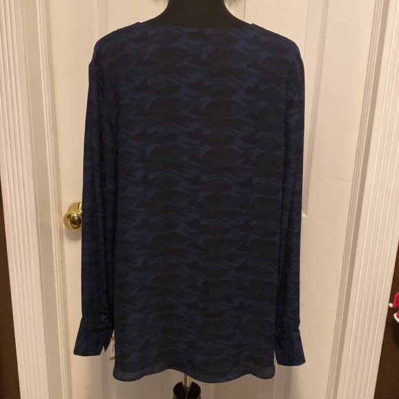 Rachel Roy Women’s V-Neck Navy Blue Camo Print Blouse sz XL NWOT - Picture 6 of 9